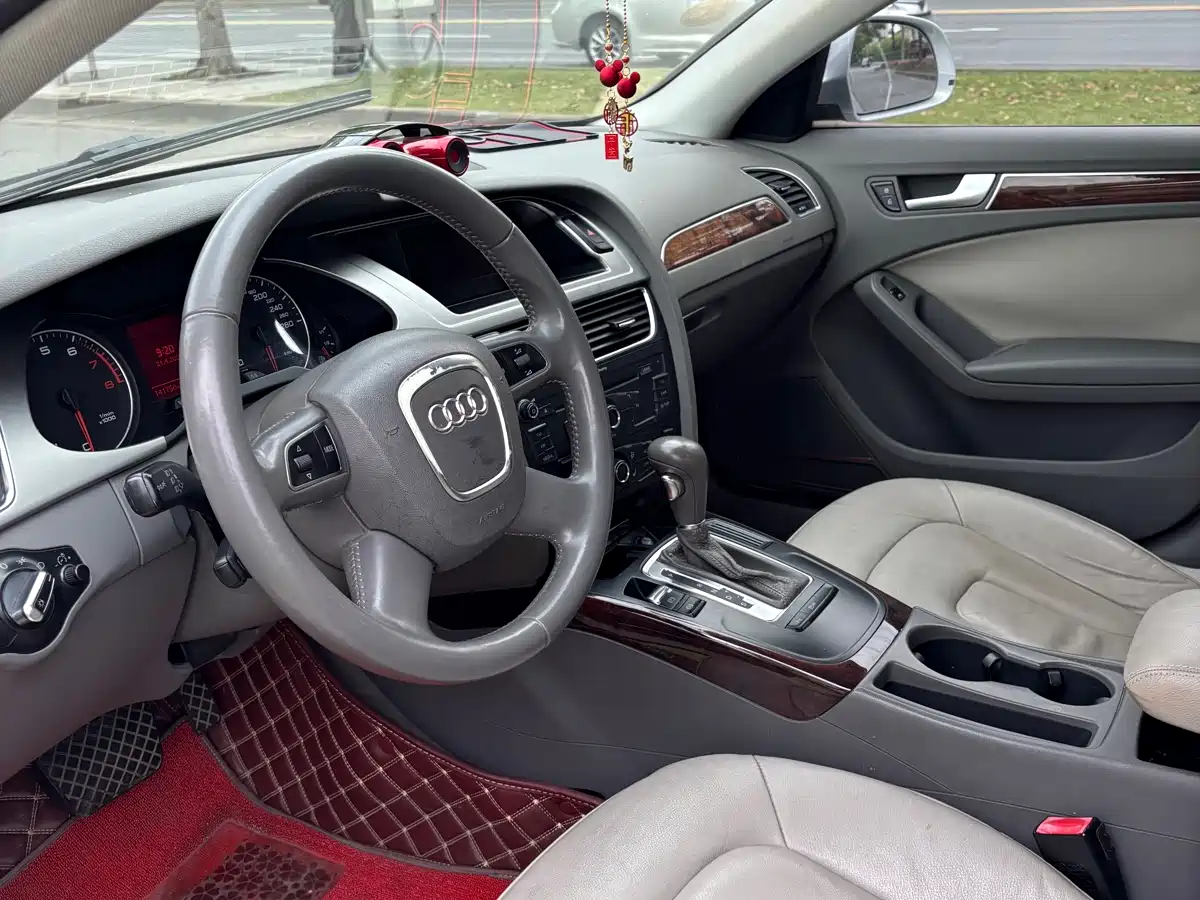 Audi A4L 2012 2.0 TFSI Auto Comfort фото 4