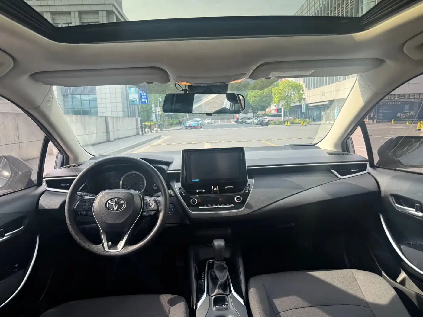 Toyota Corolla 2021 Hybrid 1.8L E-CVT Elite Edition фото 12