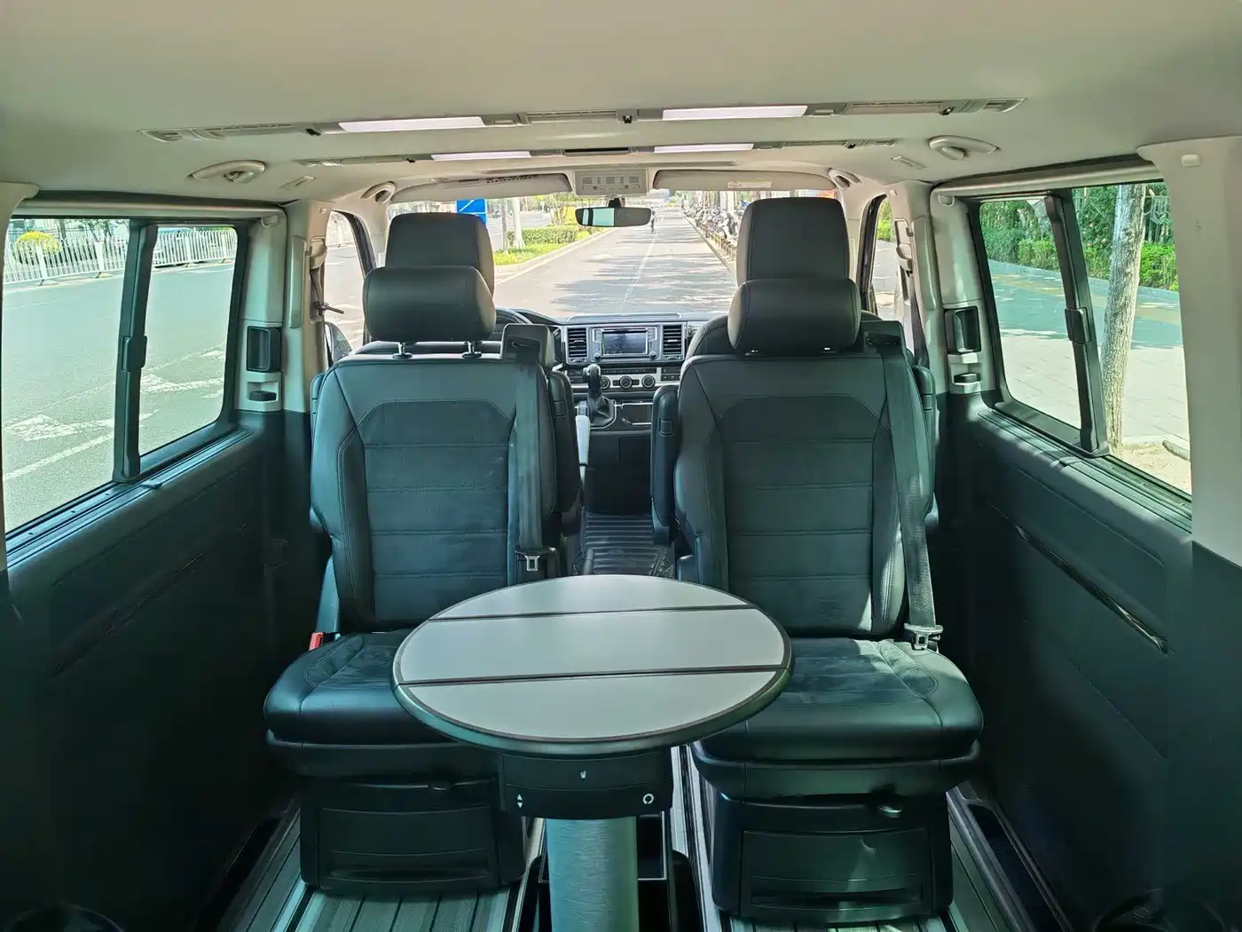 Volkswagen Multivan 2019 2.0TSI 4WD Premium 7-seater фото 5