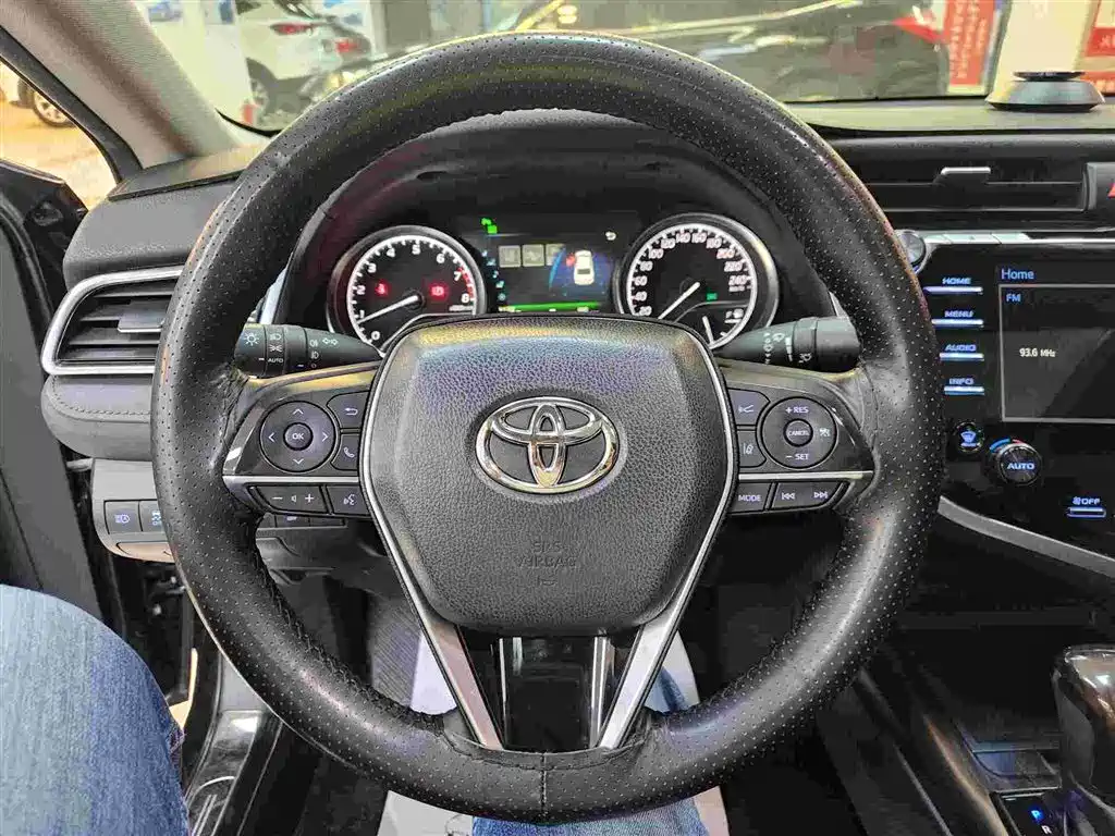 Toyota Camry 2018 2.5G Luxury Edition фото 4