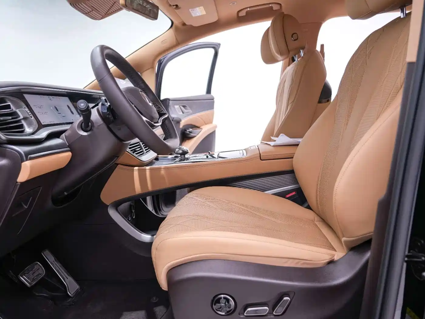 Denza D9 2025 2025 DM-i Smart Drive Edition 1020 AWD Luxury