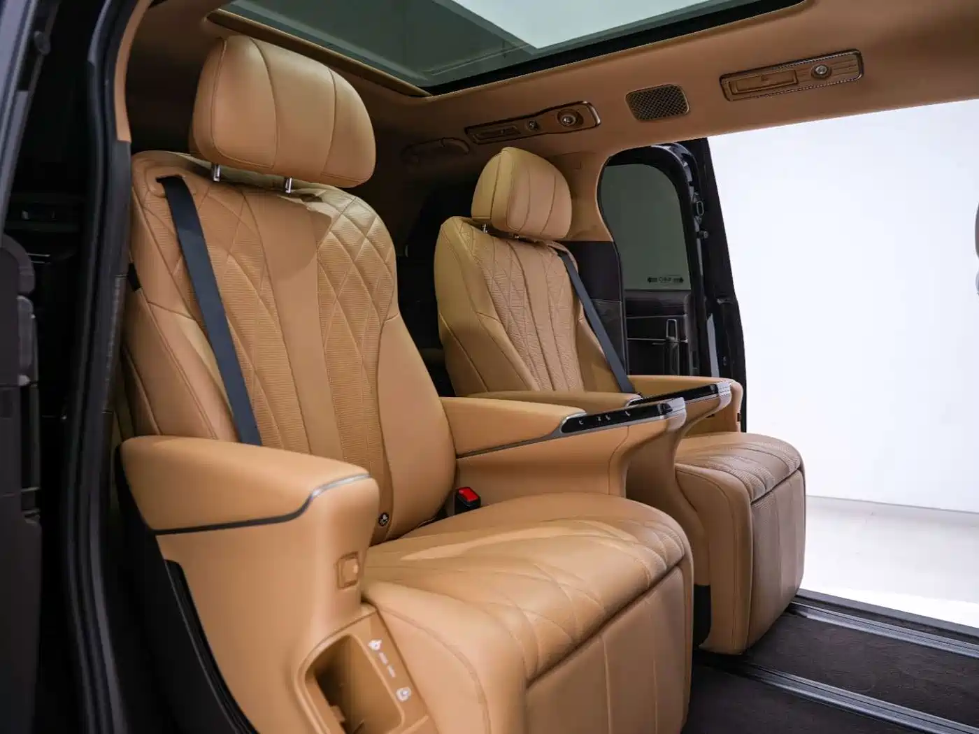 Denza D9 2025 2025 DM-i Smart Drive Edition 1020 AWD Luxury