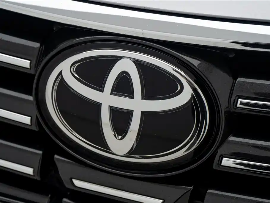 Toyota Avalon 2023 2.0L Premium Selection фото 12