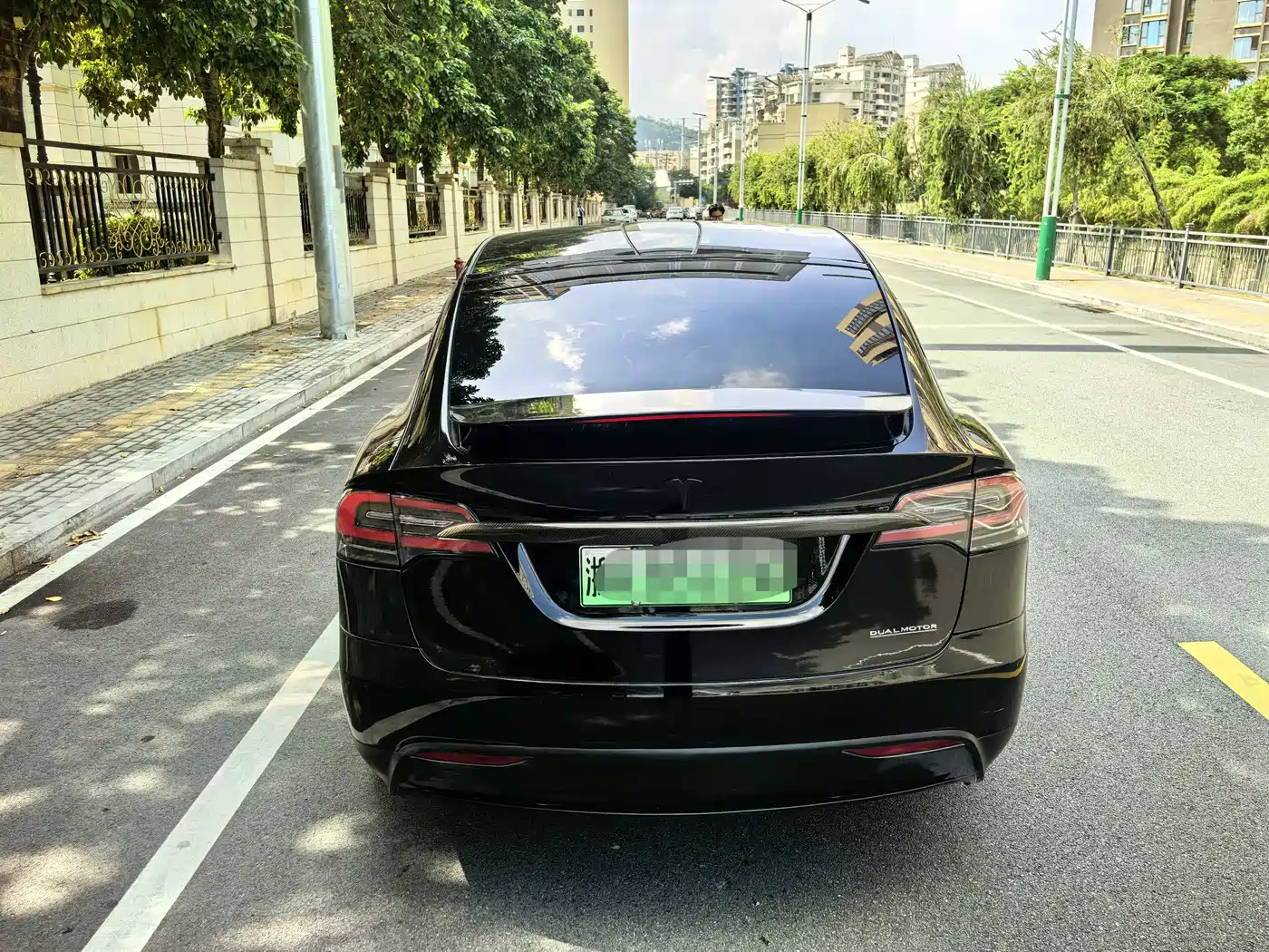 TESLA MODEL X