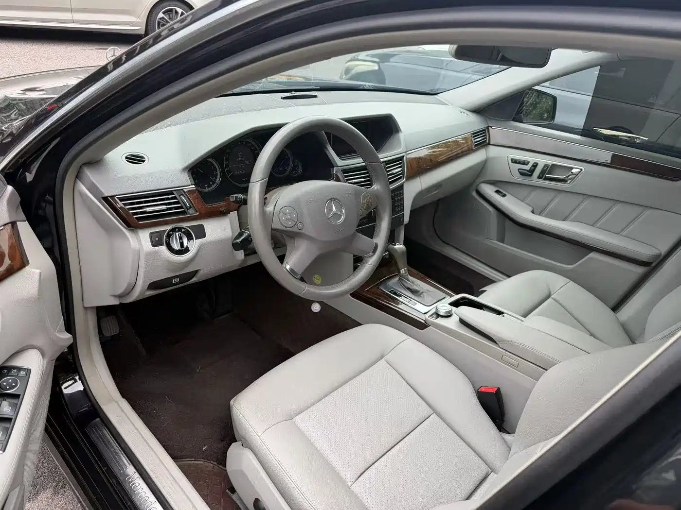 Mercedes-Benz E-Class 2011 2011 E 200 L CGI Elegance