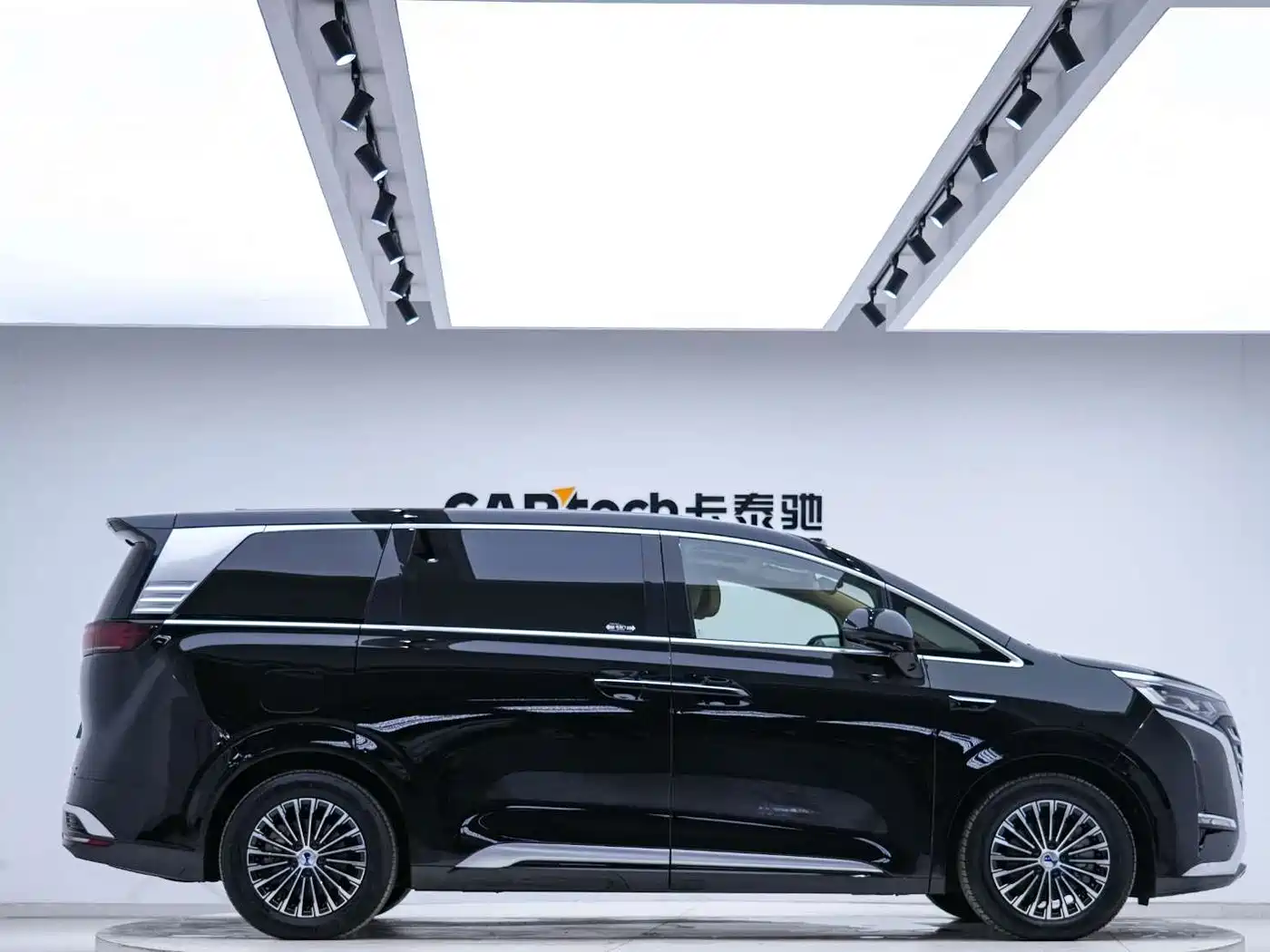 Denza D9 2025 2025 DM-i Smart Drive Edition 1020 AWD Luxury
