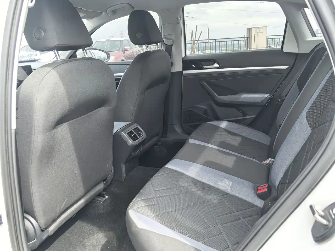Volkswagen Lavida 2023 Facelift 1.5L Auto Full Comfort Edition фото 8