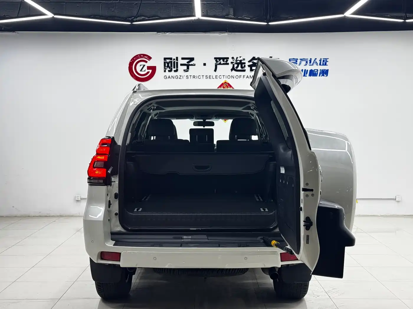 Toyota Prado 2018 3.5L Automatic TX-L Rear-mounted Spare Tire фото 21