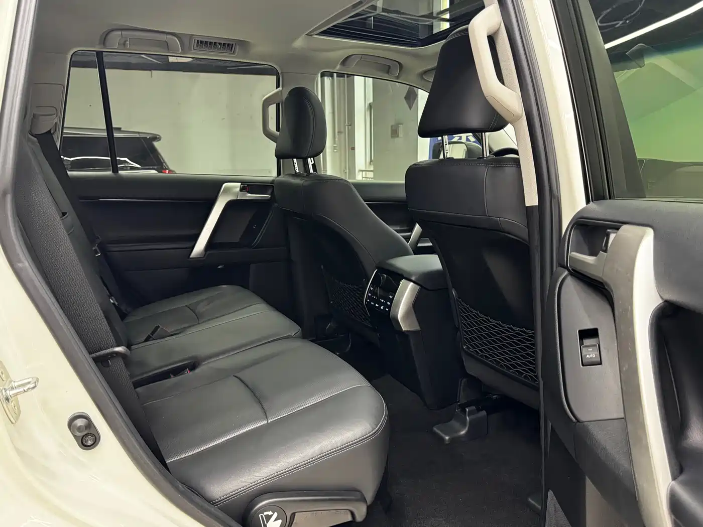 Toyota Prado 2018 3.5L Automatic TX-L Rear-mounted Spare Tire фото 9