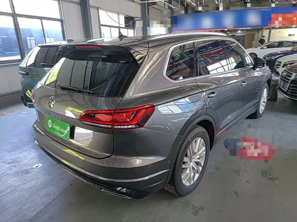 Фото 7 - Volkswagen Touareg