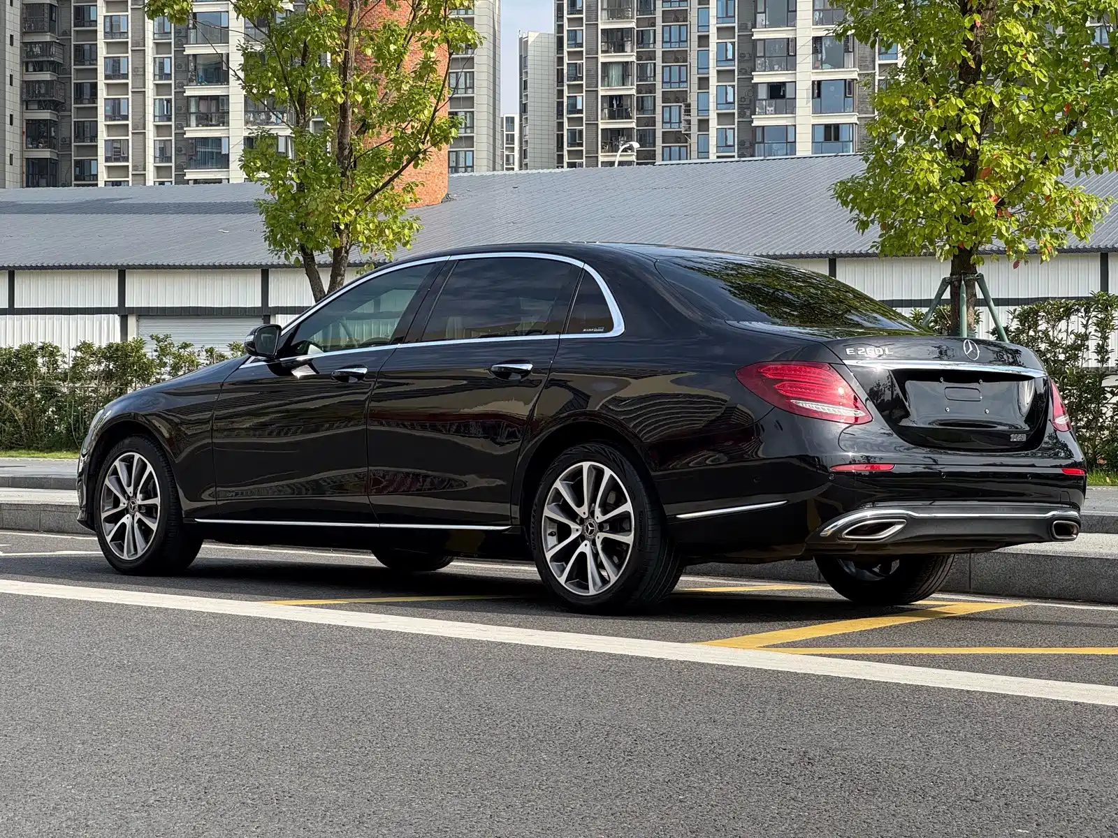 Фото 14 - Mercedes-Benz E-Class