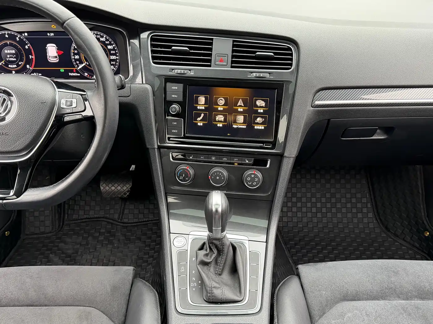 Volkswagen Golf 2020 Beloved Edition 280TSI DSG Luxury фото 14