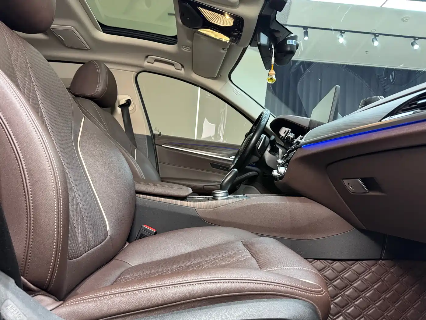 BMW 5 Series 2021 530Li Leading Luxury Package фото 32