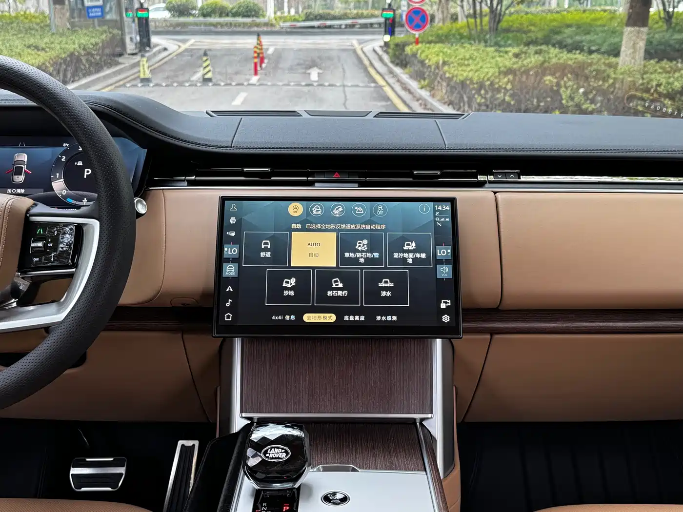 Land Rover Range Rover 2024 3.0 L6 400PS Golden Age Extended 7-Seater фото 13