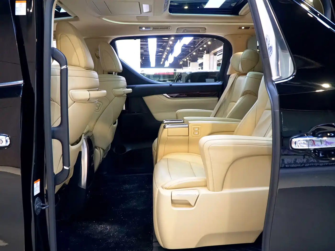 Toyota Alphard 2015 3.5L Luxury Edition фото 9