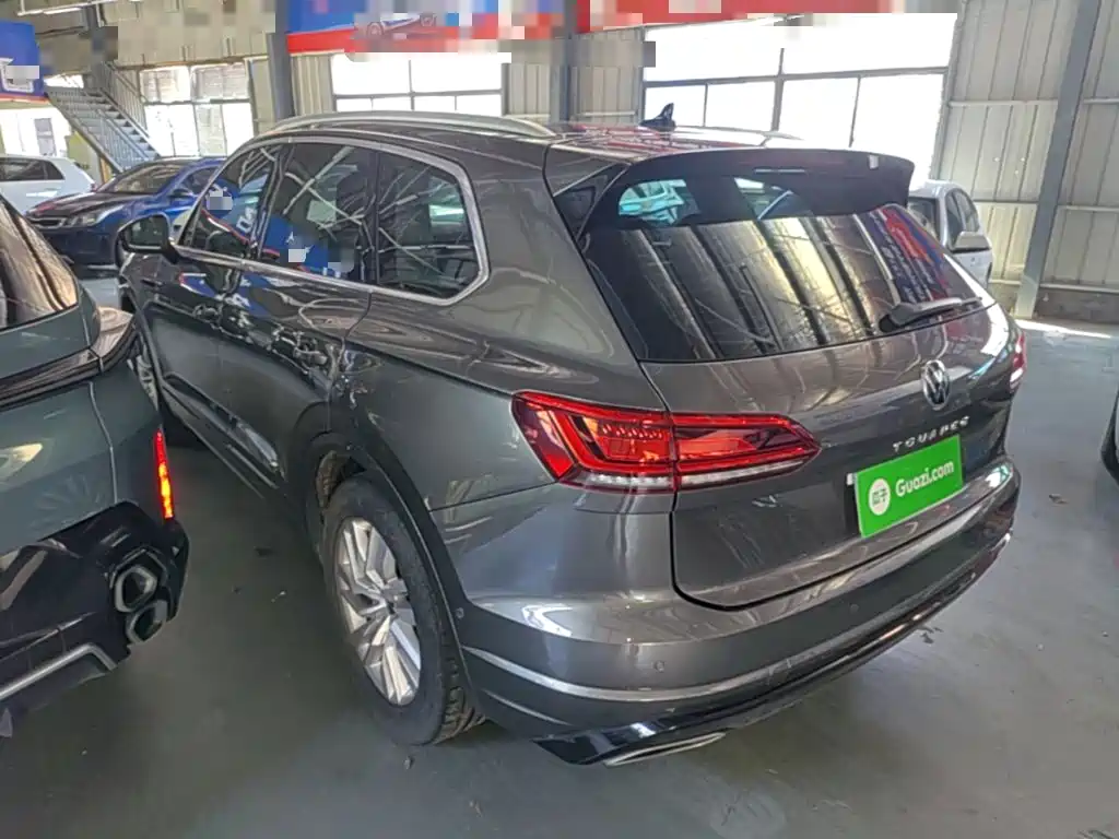 Фото 5 - Volkswagen Touareg