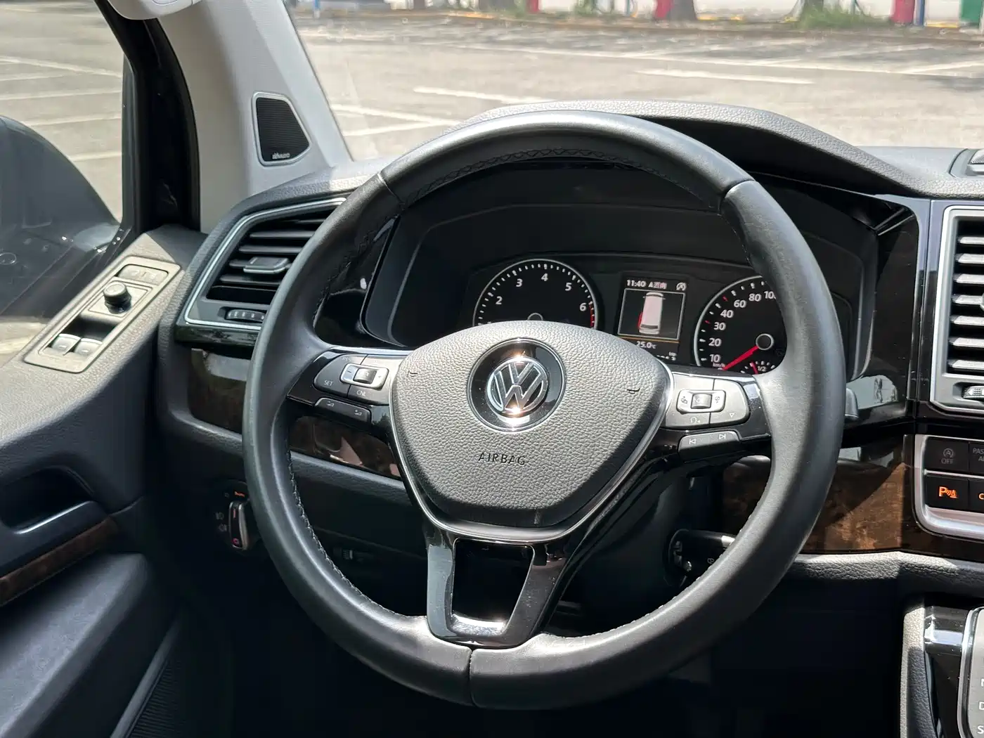 Volkswagen Multivan 2018 2.0TSI 4WD Premium Edition 7-Seater фото 8