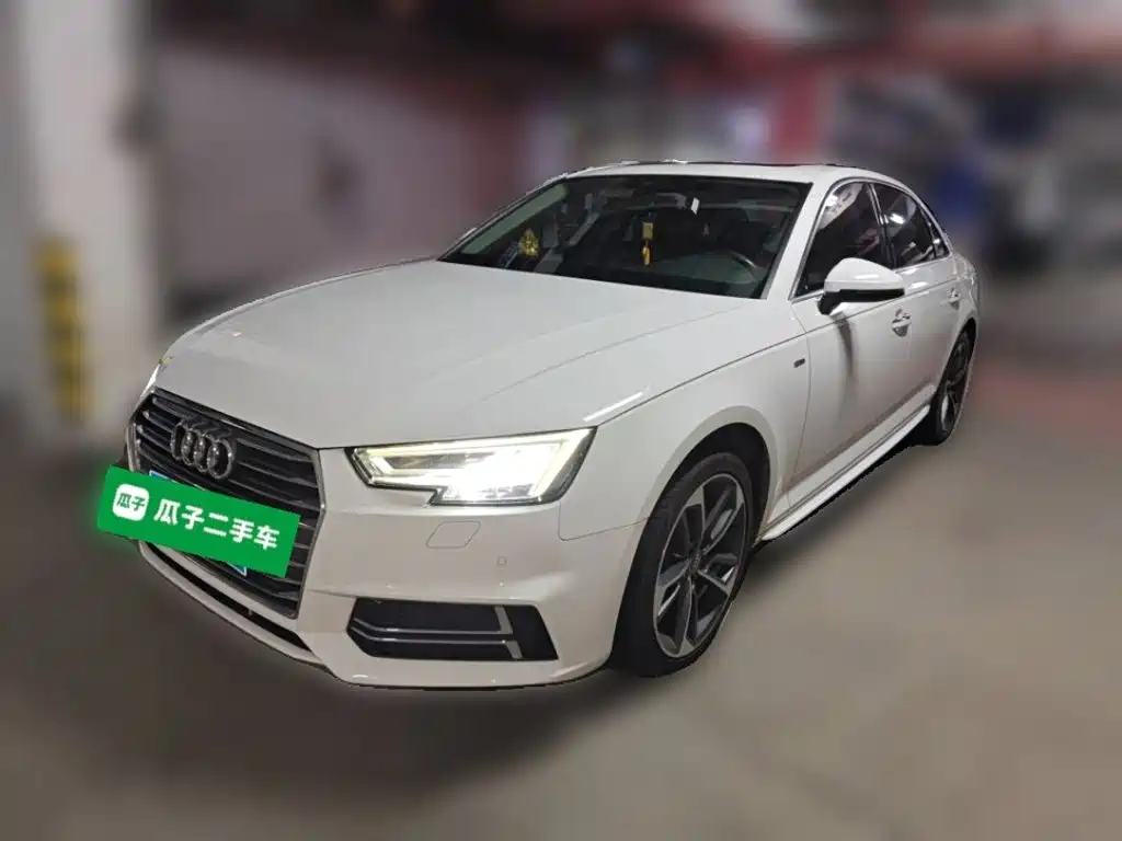 Photo 1 - Audi A4L