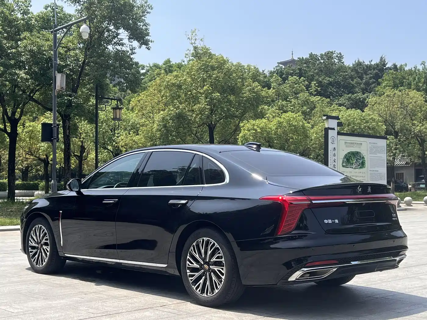 Hongqi H5 2024 2.0T Automatic Smart Connect Flag Smooth Edition фото 9