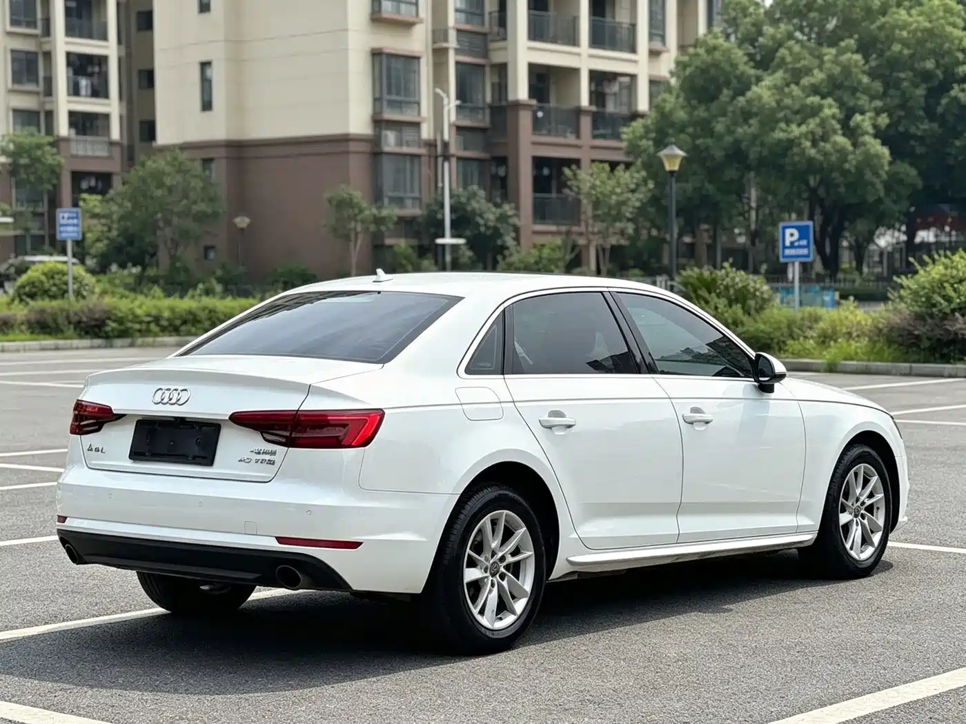 Фото 6 - Audi A4L