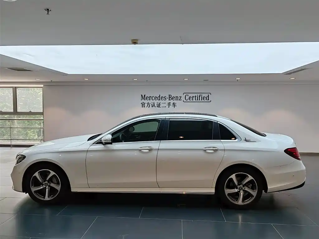 Mercedes-Benz E-Class 2019 E 300 L Sport Fashion фото 7