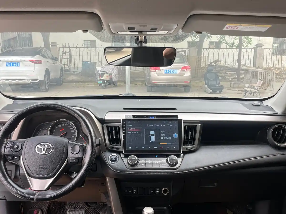Toyota RAV4 Rongfang 2015 2.0L CVT 4WD Pioneer Edition фото 5