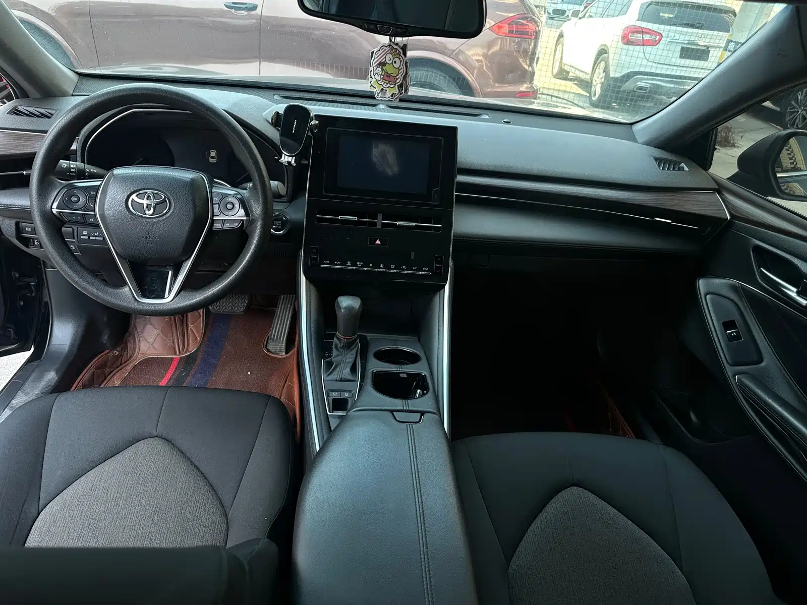 Photo 23 - Toyota Avalon