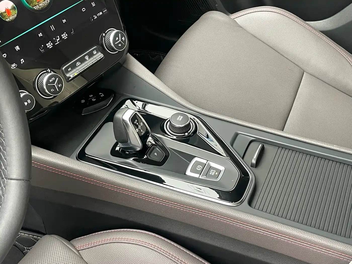 Lynk & Co 02 2021 2.0TD Automatic 2WD Power Champion Edition фото 9