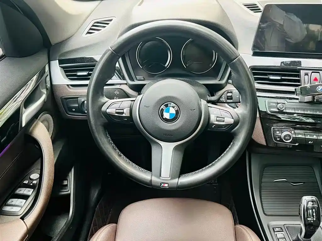 BMW X1 2022 sDrive25Li Leading фото 9