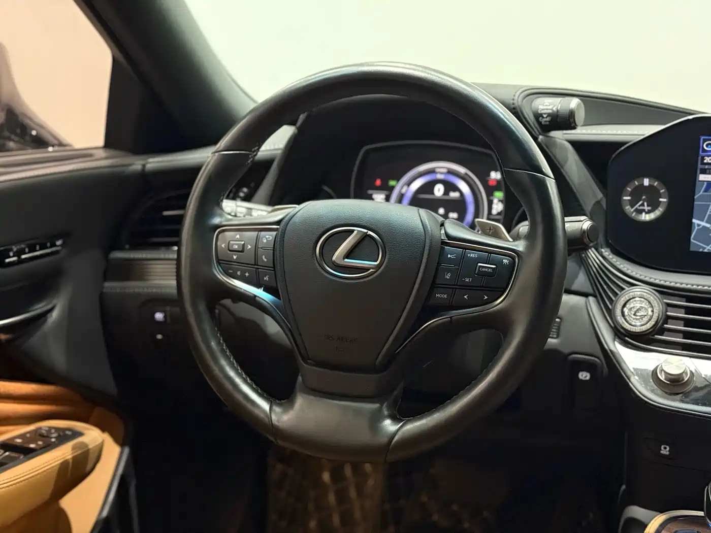 Lexus LS 2021 500h Excellence Edition фото 8