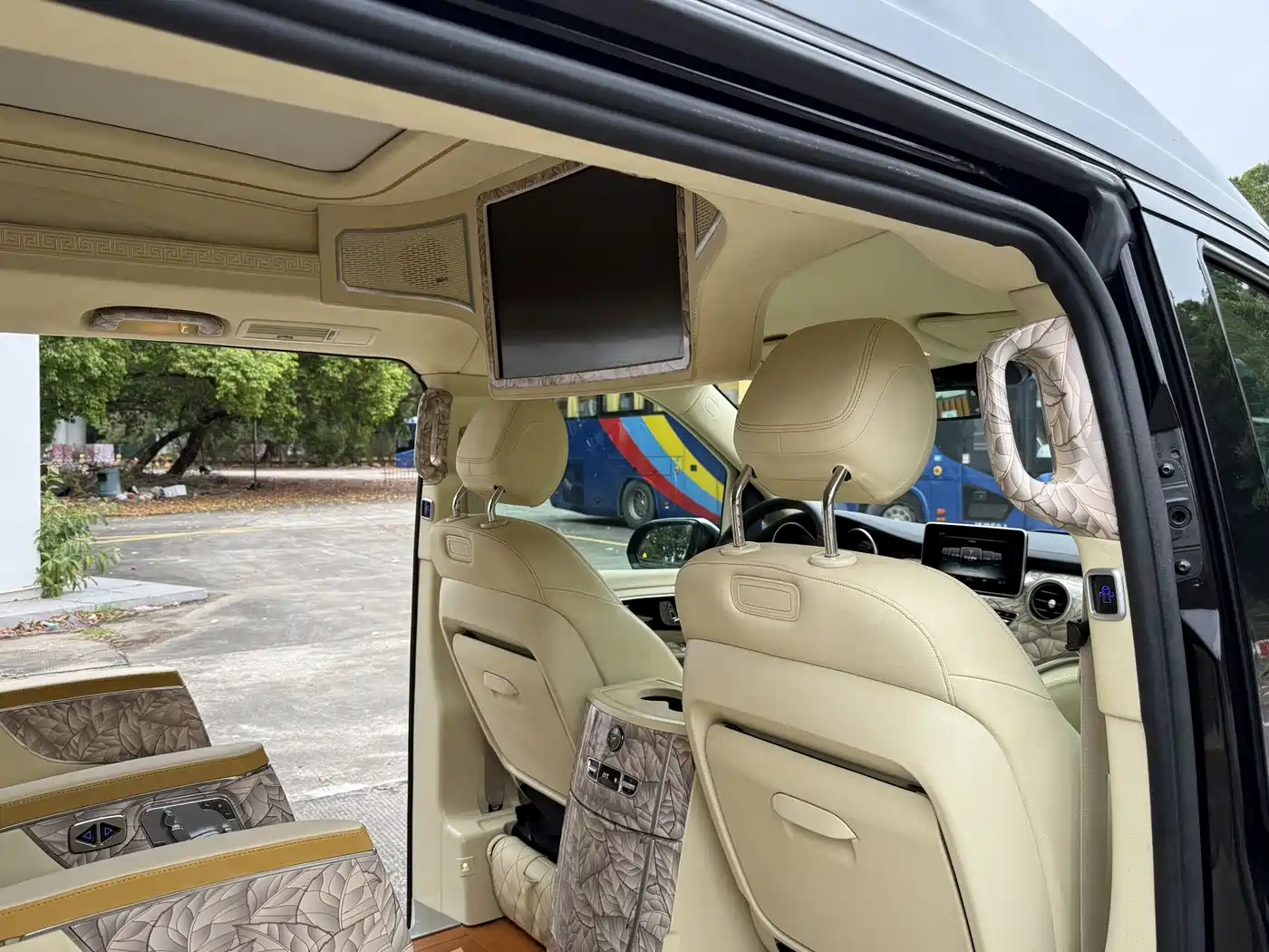 Mercedes-Benz V-Class 2018 V 260 L Premium Long Wheelbase Edition China VI фото 13