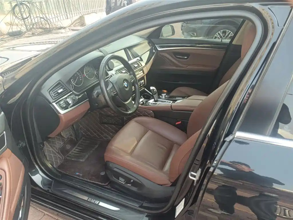 BMW 5 Series 2017 520Li Classic Edition фото 8
