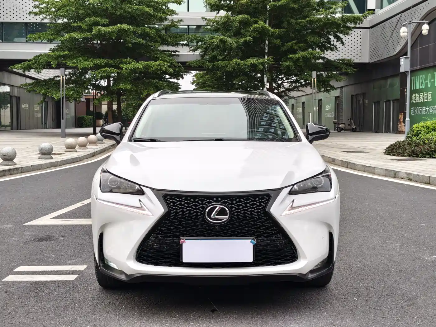 Lexus NX 2015 200t AWD F Sport фото 2