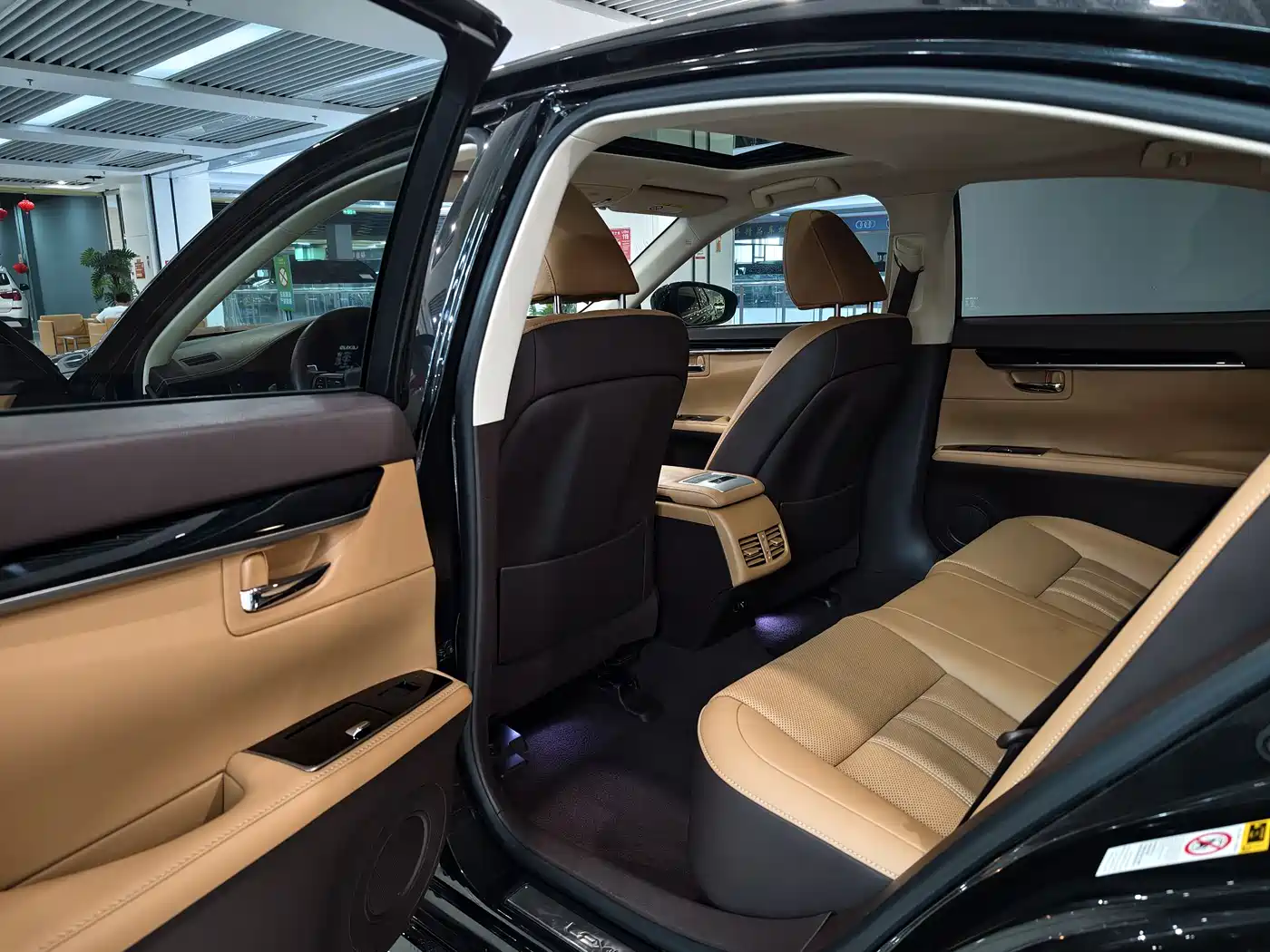 Lexus ES 2016 200 Midnight Special Limited Edition фото 5