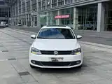 Photo 2 - Volkswagen Sagitar