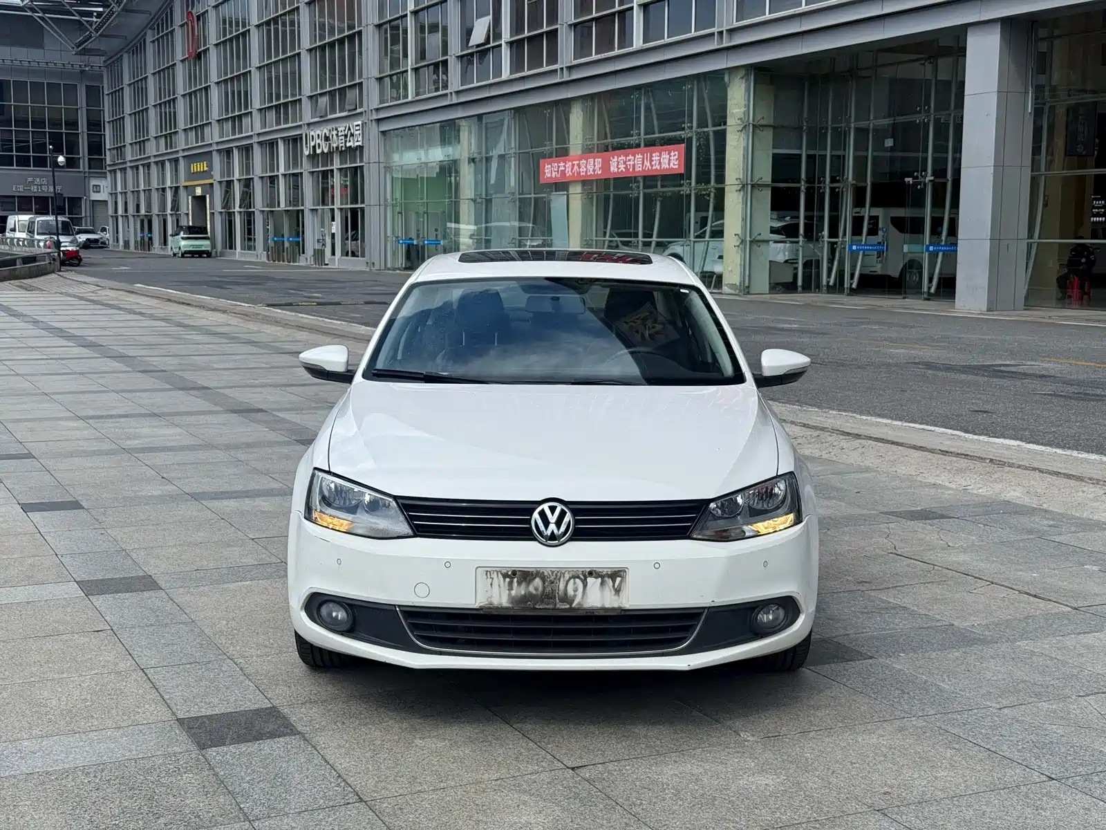 Photo 2 - Volkswagen Sagitar