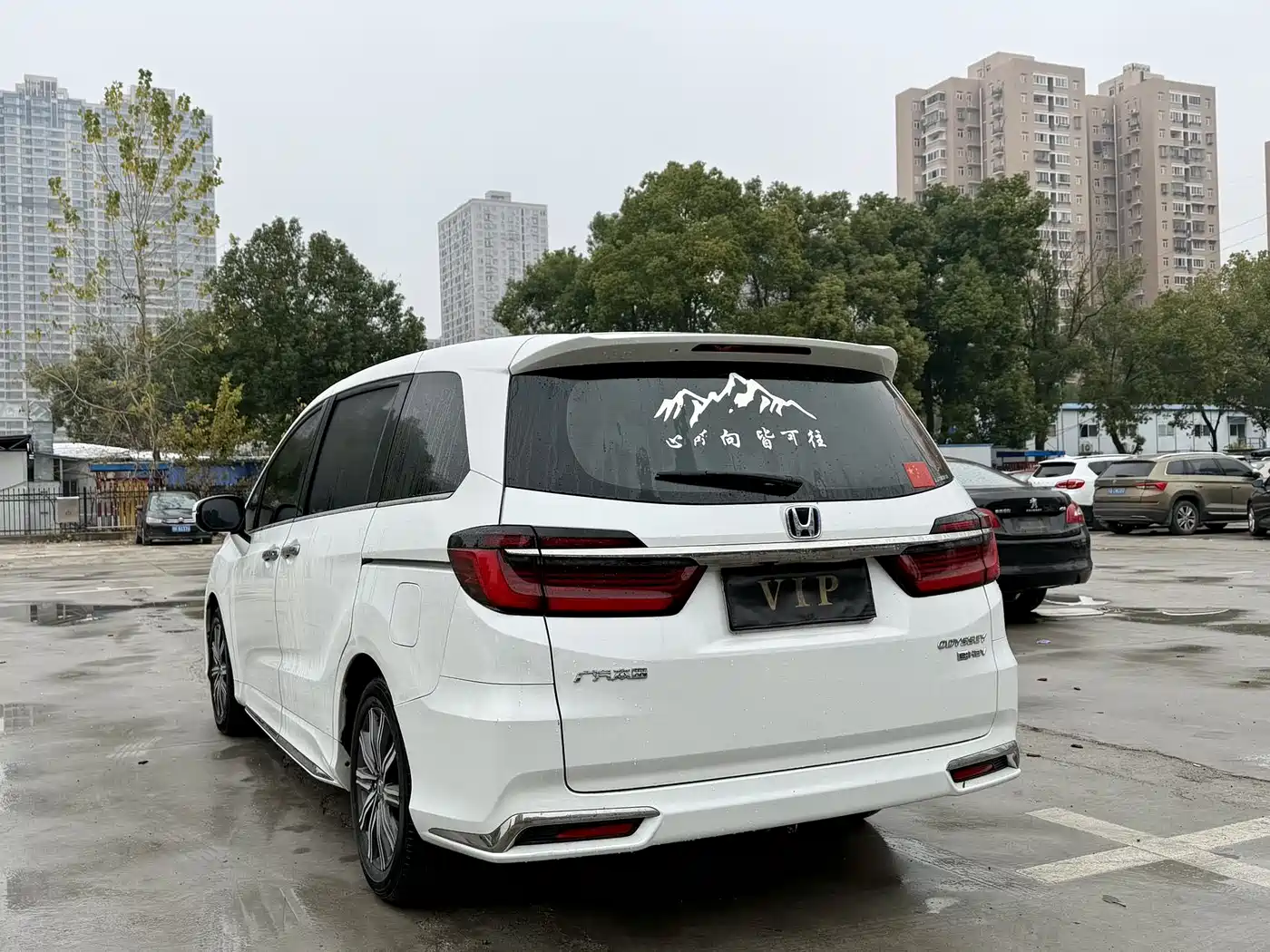 Honda Odyssey 2022 2.0L e:HEV Sharp·Intelligent Edition фото 8