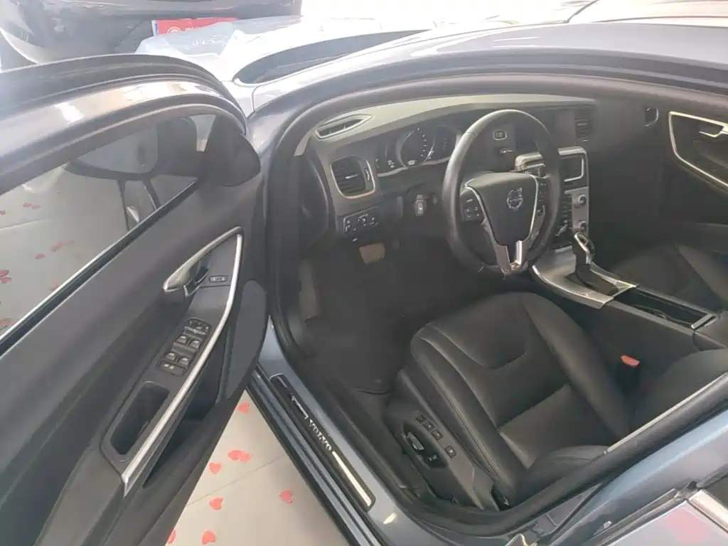 Volvo V60 2017 2017 T5 Zhi Yi Edition China V