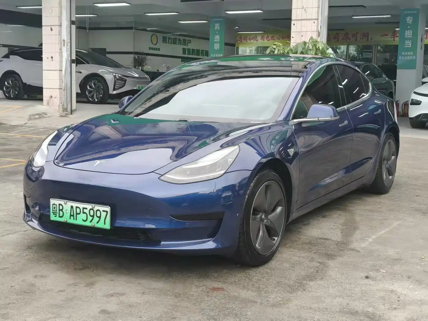 TESLA MODEL 3