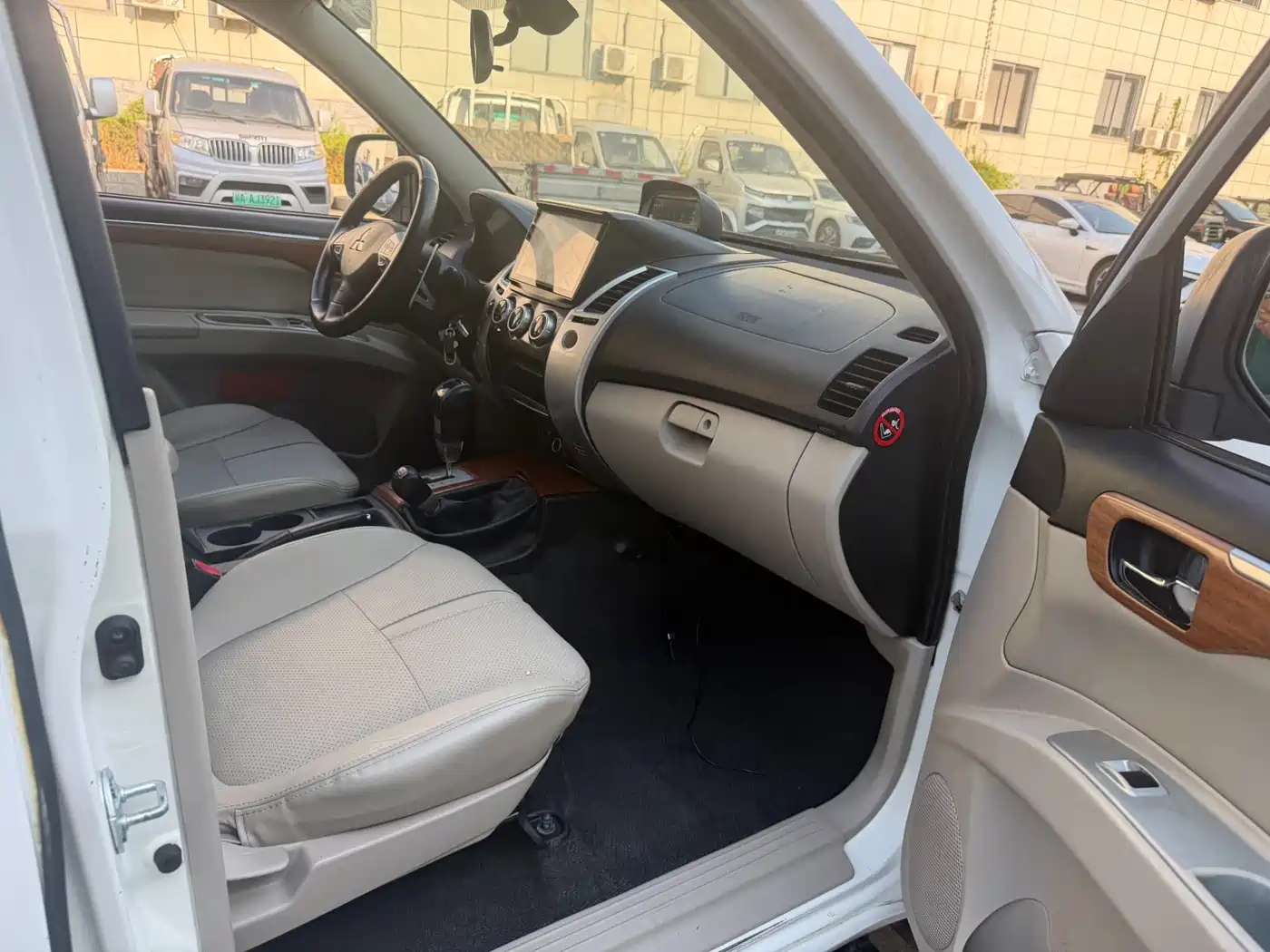 Mitsubishi Pajero Sport (Import) 2013 2011 3.0L Luxury Navigation Edition