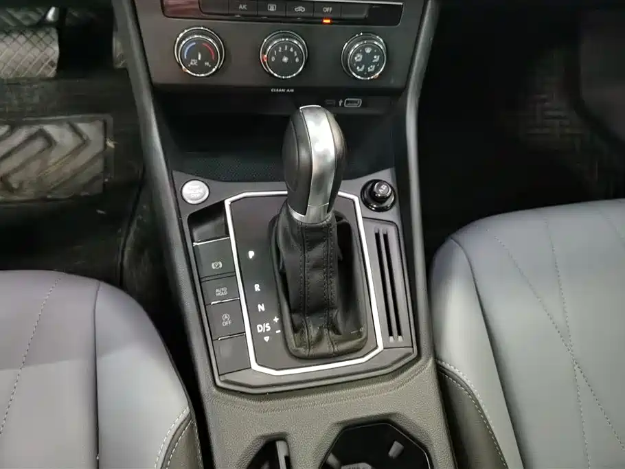 Volkswagen Lavida 2023 1.5L Automatic Starlight 5 Million Edition фото 16