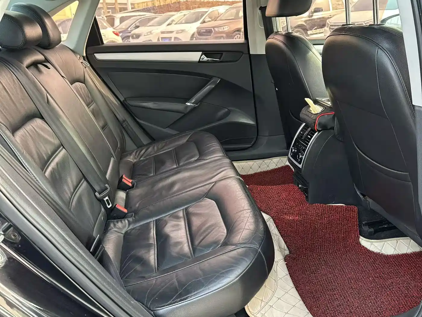 Volkswagen Passat 2015 1.8TSI DSG Honor Edition фото 7