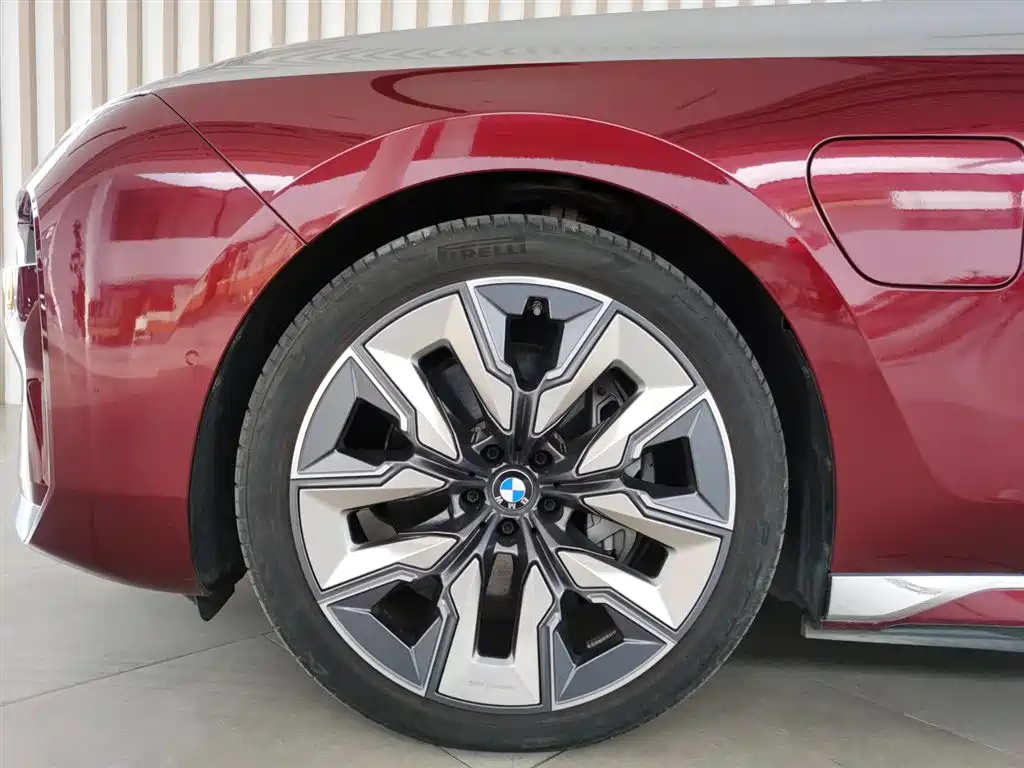 Photo 7 - BMW i7
