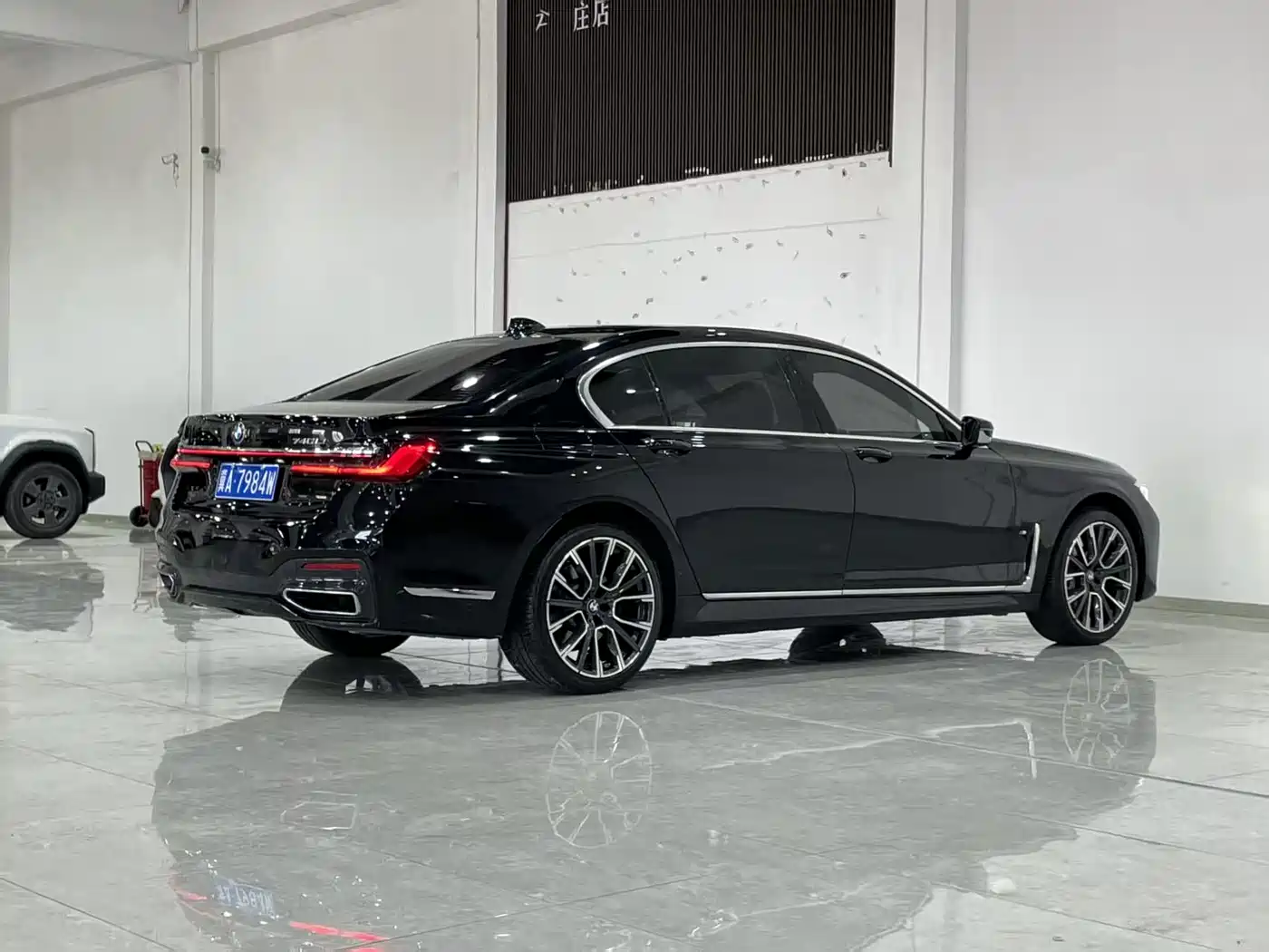 BMW 7 Series 2019 740Li Leading M Sport Package фото 14