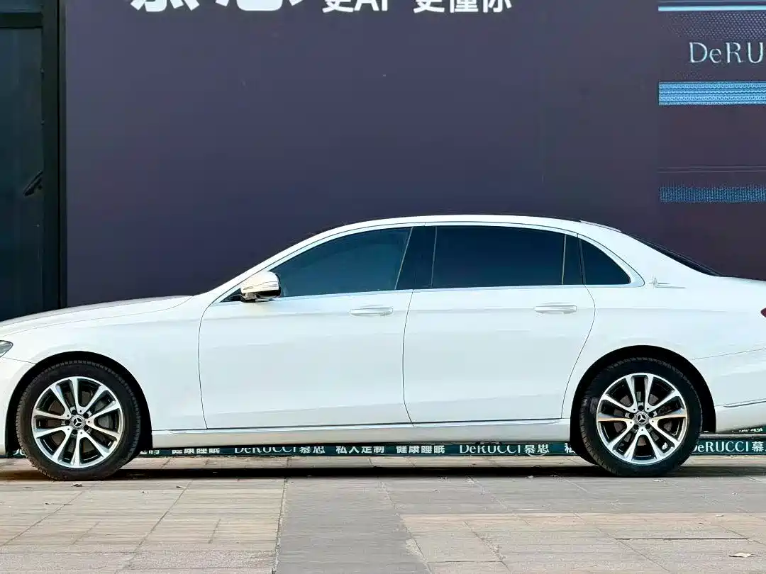 Фото 2 - Mercedes-Benz E-Class