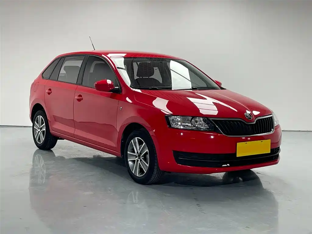 Škoda Skoda Rapid Spaceback 2016 Facelift 1.4L Manual Forward Edition фото 5