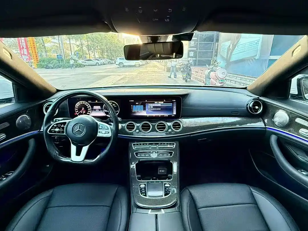 Фото 6 - Mercedes-Benz E-Class