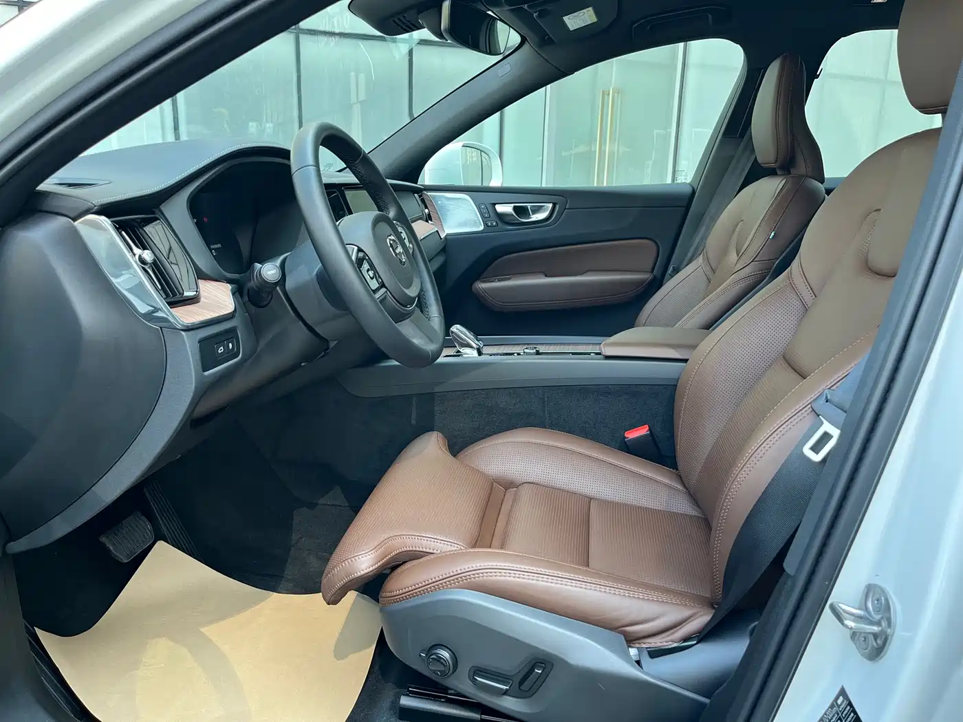 VOLVO XC60 PLUG IN HYBRID