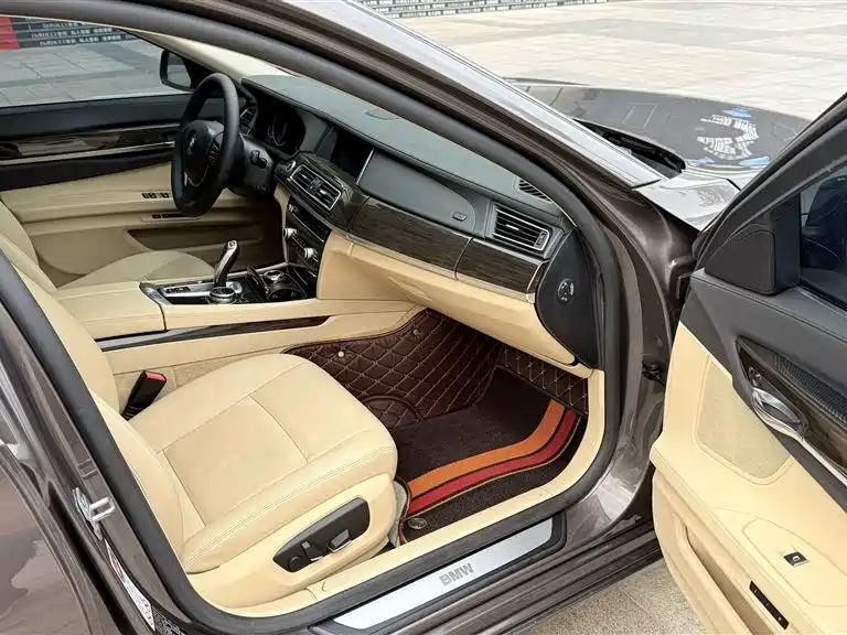 BMW 7 Series 2013 Model 730Li Leading фото 18