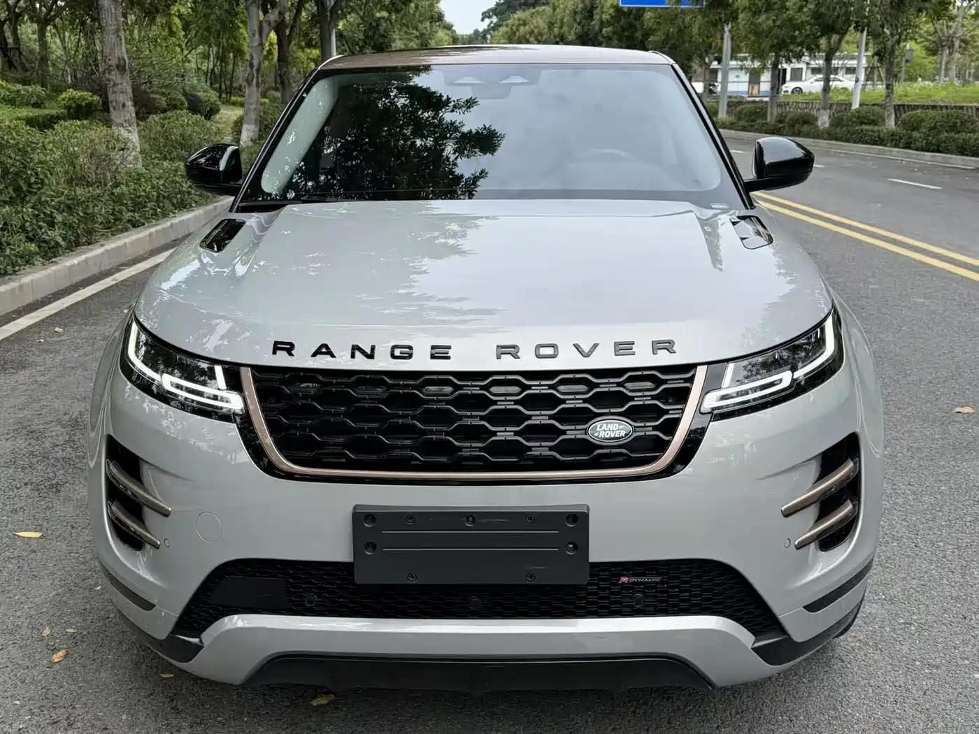 Land Rover Range Rover Evoque 2023 Range Rover Evoque L 249PS Corinthian Bronze Special Edition фото 2